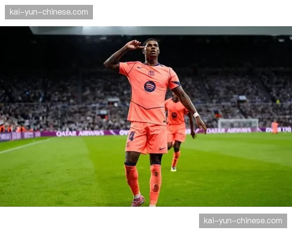 巴萨恢复训练备战莱万特，佩德里与拉什福德回归合练