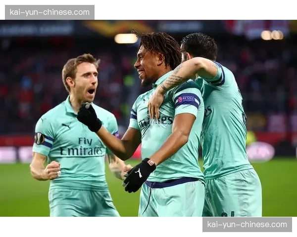 雷恩主场罗阿宗公园球场启动座椅全部更换工程